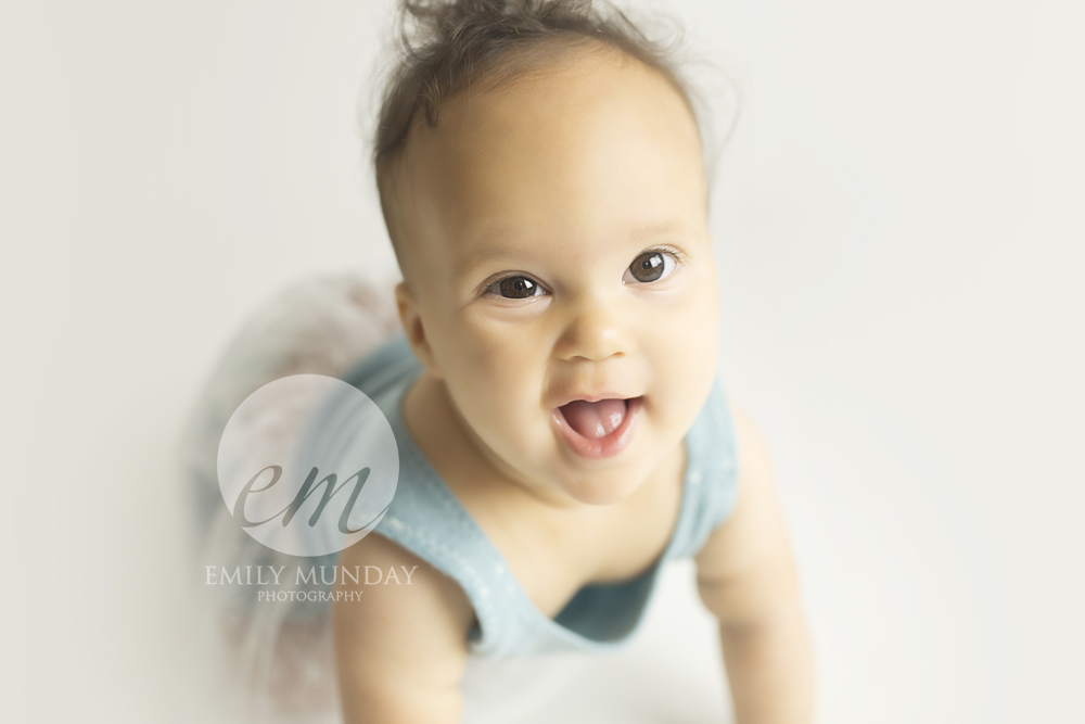 studio photos images photography emily munday monday plymouth devon cornwall chair little sitter newborn photos pictures family cheeky