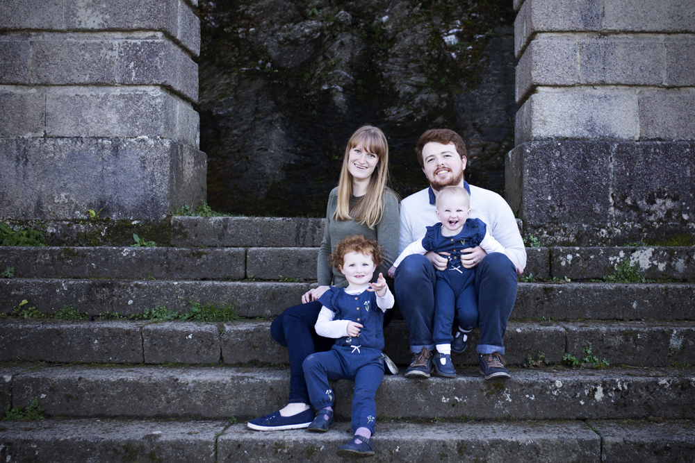 emily munday photos photography monday david munday plymouth devon cornwall family photos studio session cuddles love young toddlers matching navy blue daddy mummy