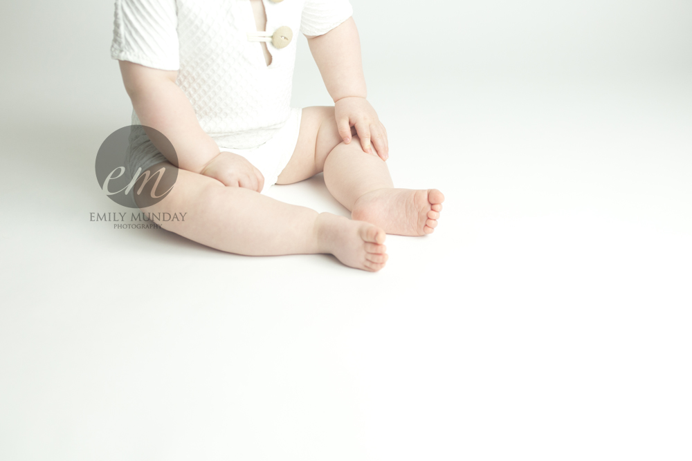 baby little sitter newborn studio plymouth devon cornwall emily monday munday photos photography photographer Lipson simple toes cute